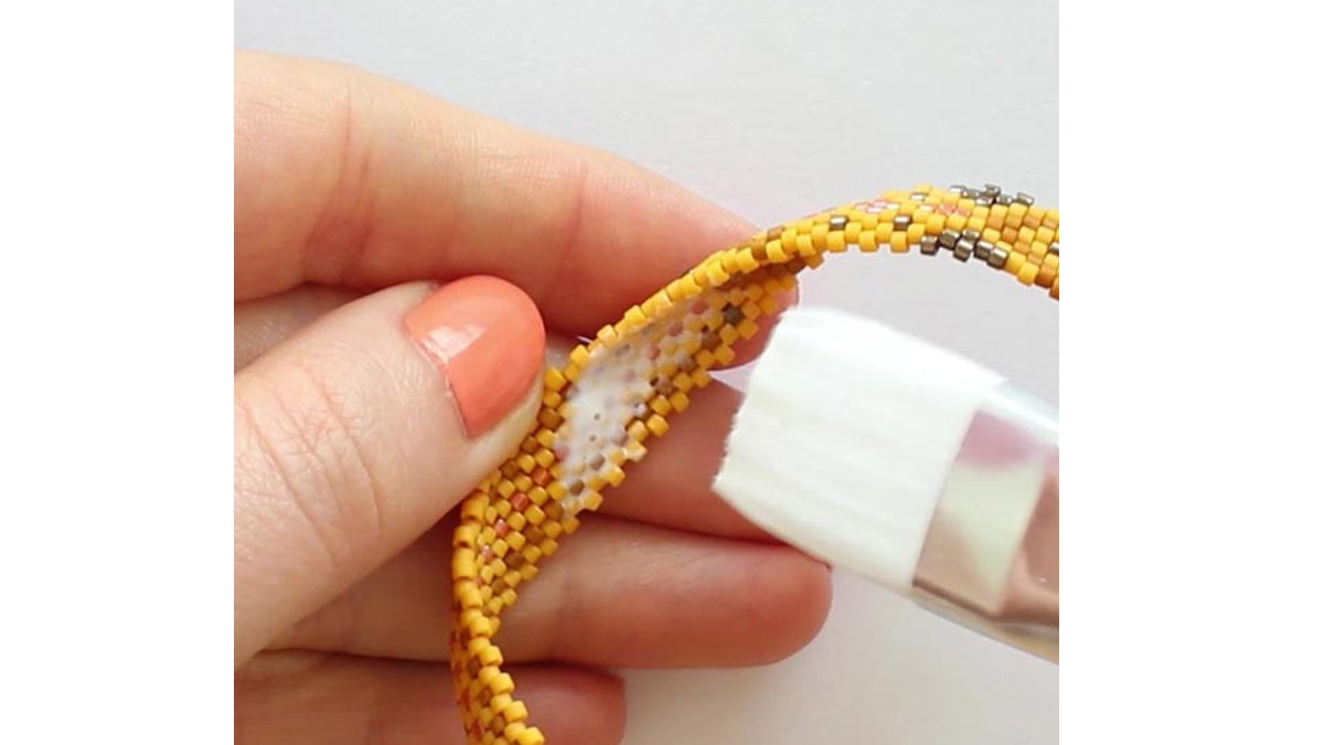 Comment rigidifier un tissage de perles ?